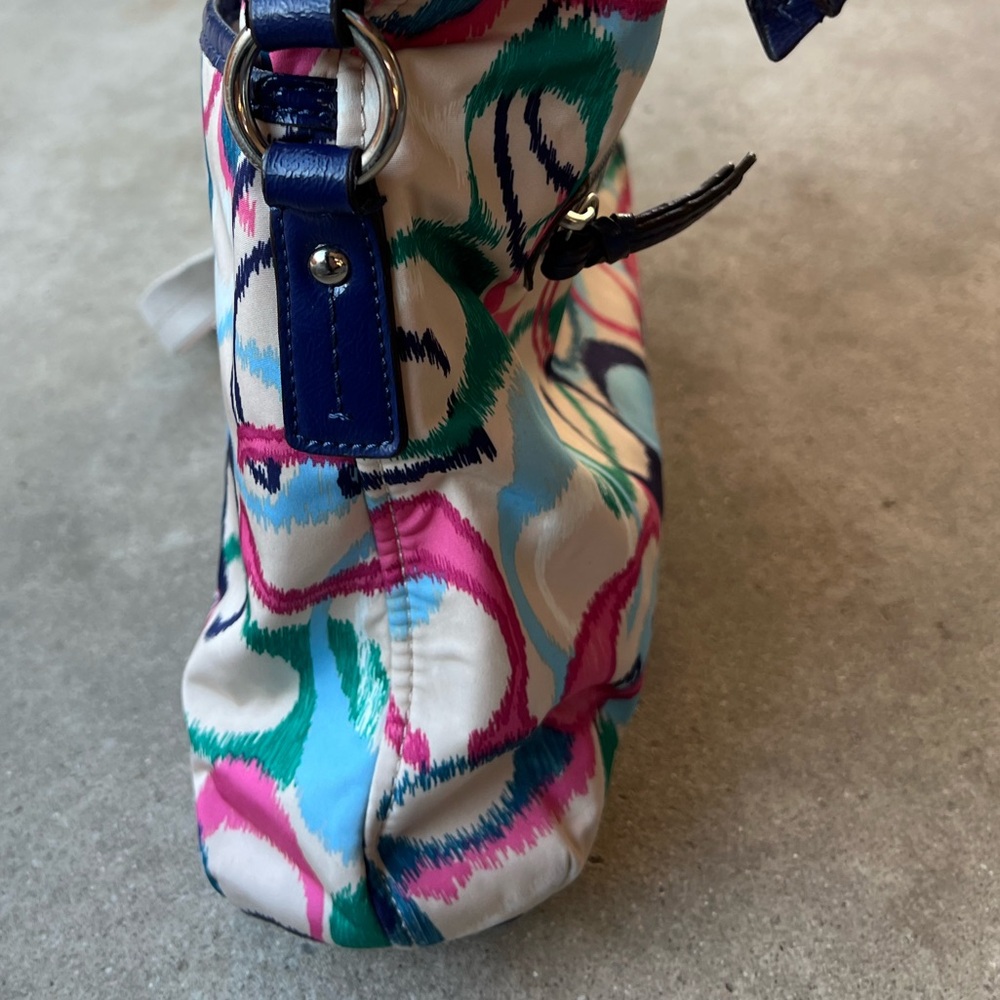 Vintage Coach Blue and Pink Patterned Women’s Blue Pink Large Long Shoulder Bag - Picture 10 of 14